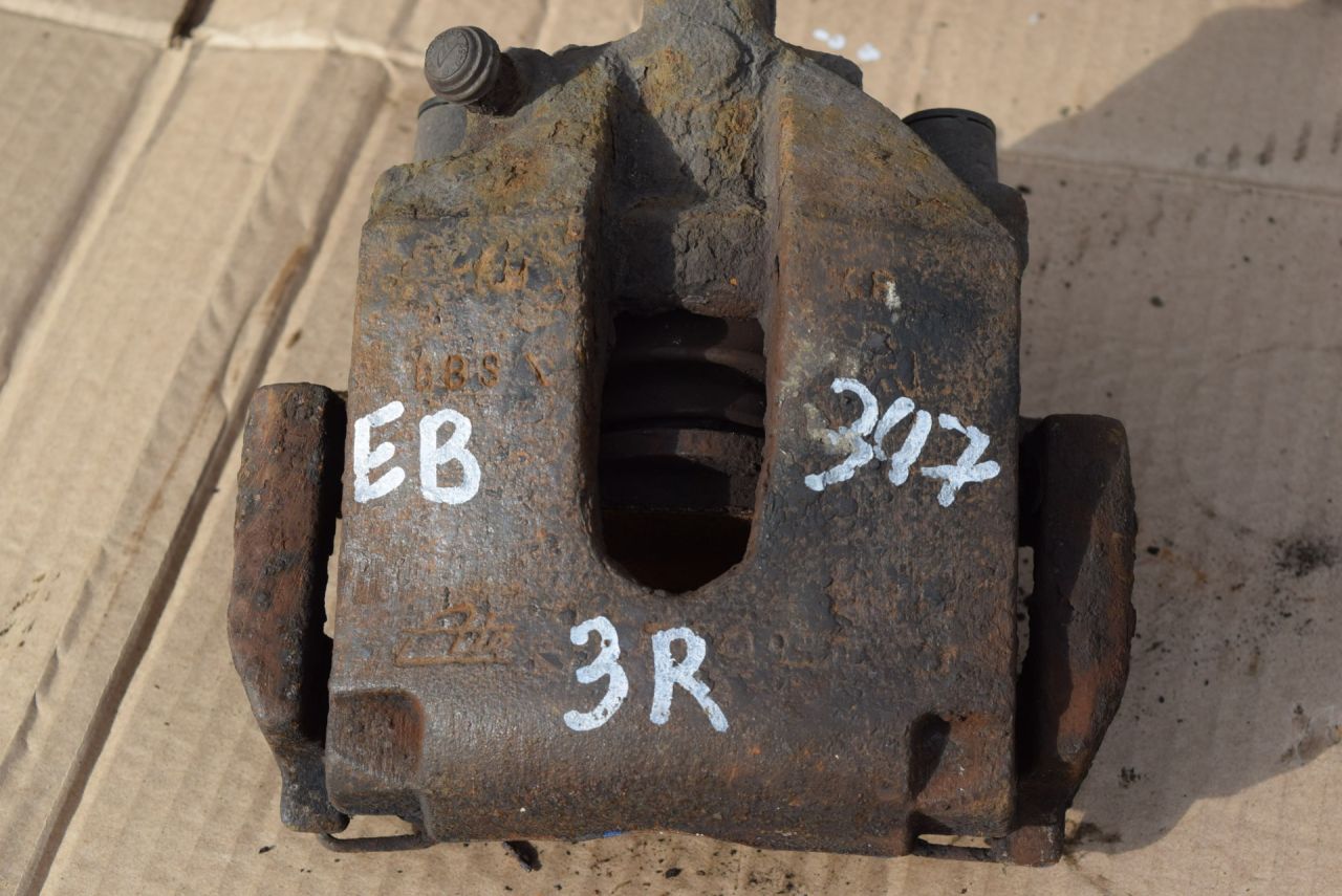 суппорт задний правый Volvo XC90 1 поколение 2003, 2.4 л., D 5244 T, дизель, АКПП, 30639525 - фото №1