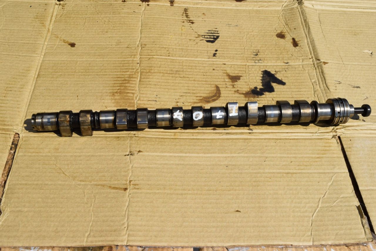 распредвал Volvo XC90 1 поколение 2005, 2.5 л., B 5254 T2, бензин, АКПП, 8642712, 0008642712 - фото №1