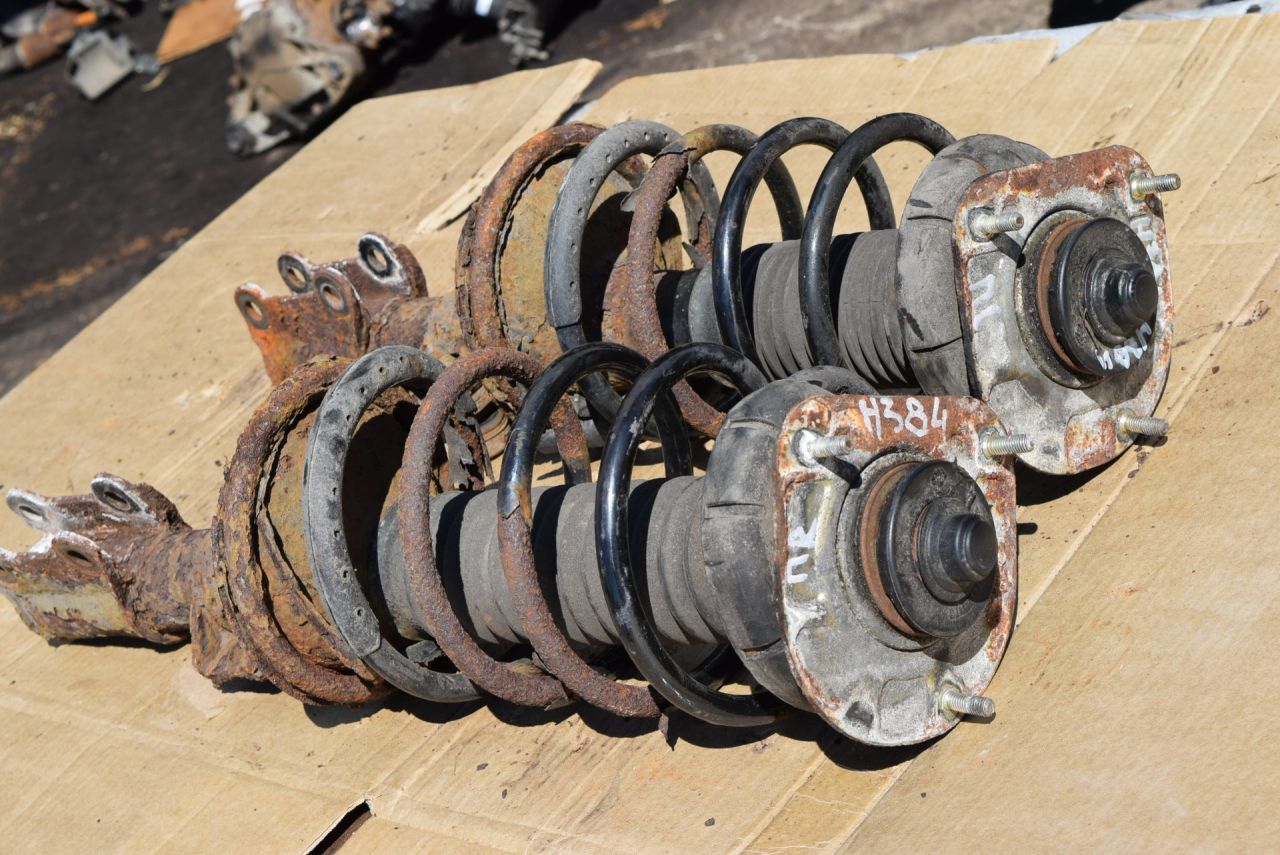 амортизатор передний Volvo XC70 2 поколение 2002, 2.5 л., Ti, B 5254 T2, бензин, МКПП, универсал, полный подключаемый привод - фото №1