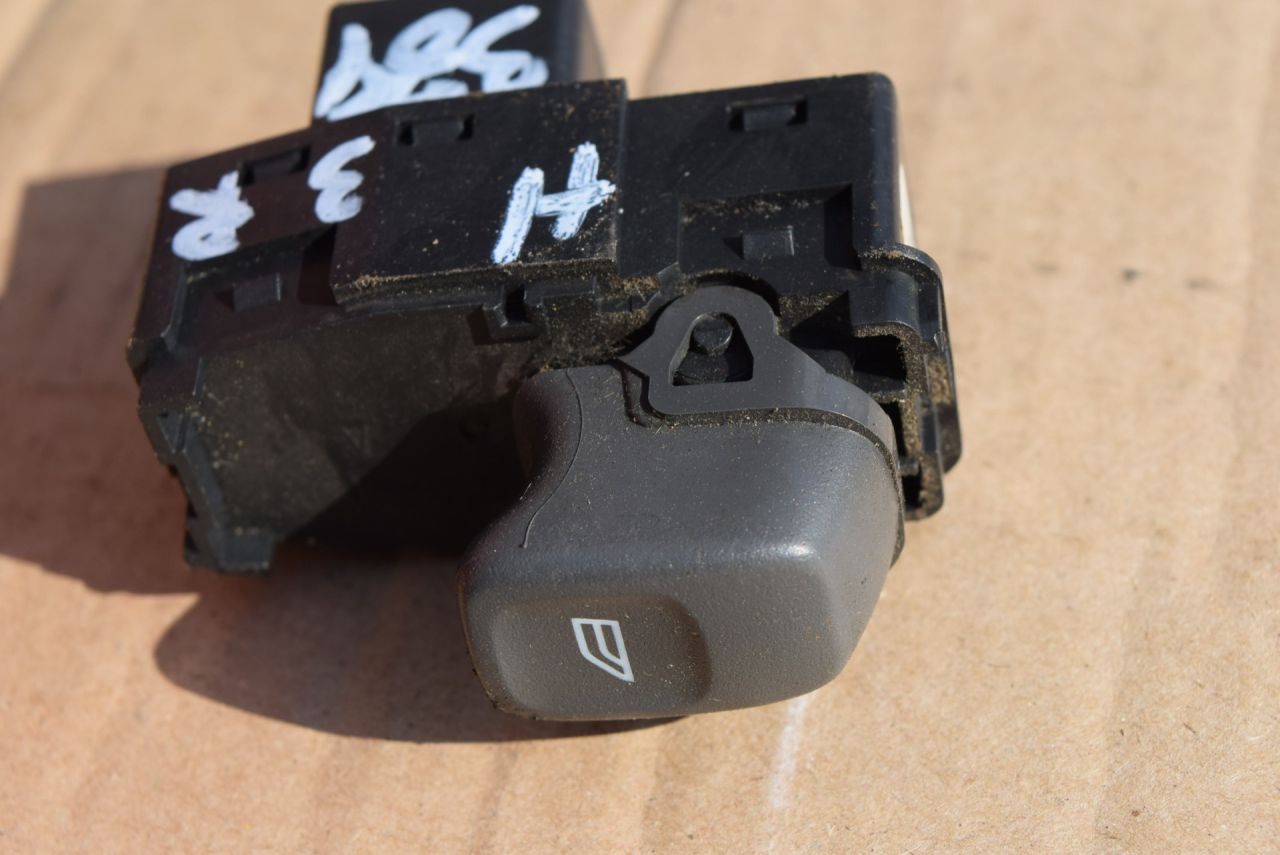 кнопка стеклоподъемника двери задней Volvo XC70 2 поколение 2002, 2.4 л., Ti, B 5244 T3, бензин, АКПП, универсал, полный подключаемый привод, 9472275 - фото №1