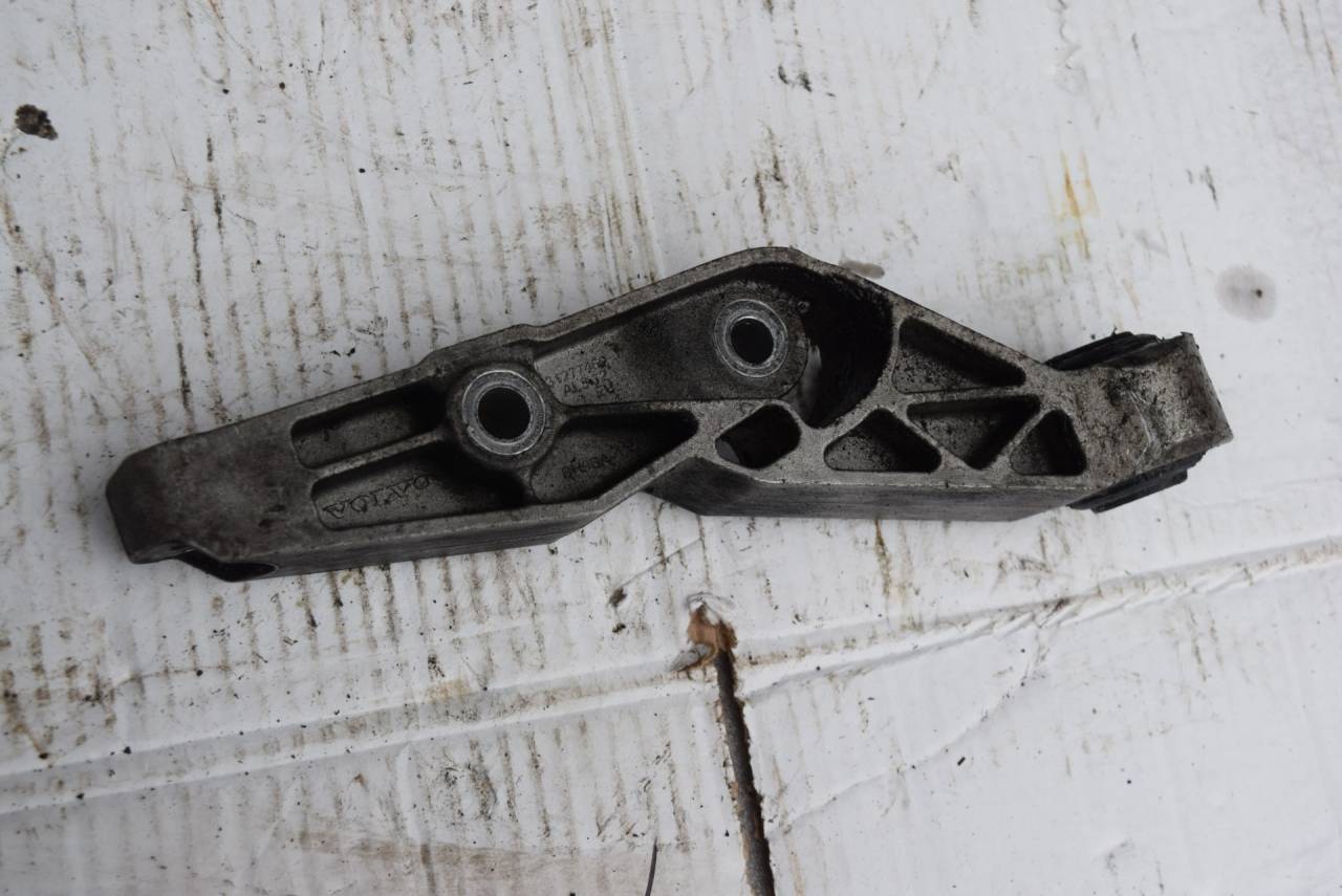 кронштейн КПП Volvo XC60 1 поколение 2009, 2.4 л., D5, D 5244 T10, дизель, АКПП, полный подключаемый привод, 31277469 - фото №1