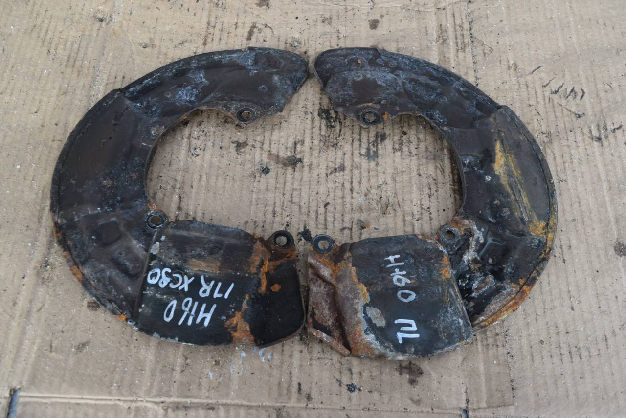 защитный кожух тормозного механизма Volvo XC90 1 поколение 2005, 2.5 л., Ti, B 5254 T2, бензин, АКПП, полный подключаемый привод, 30683086 - фото №1