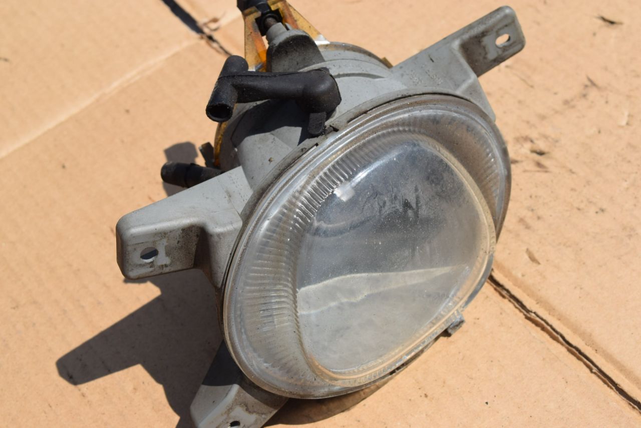 фара противотуманная правая Volvo XC70 2 поколение 2002, 2.5 л., Ti, B 5254 T2, бензин, МКПП, универсал, полный подключаемый привод, 9190905 - фото №1