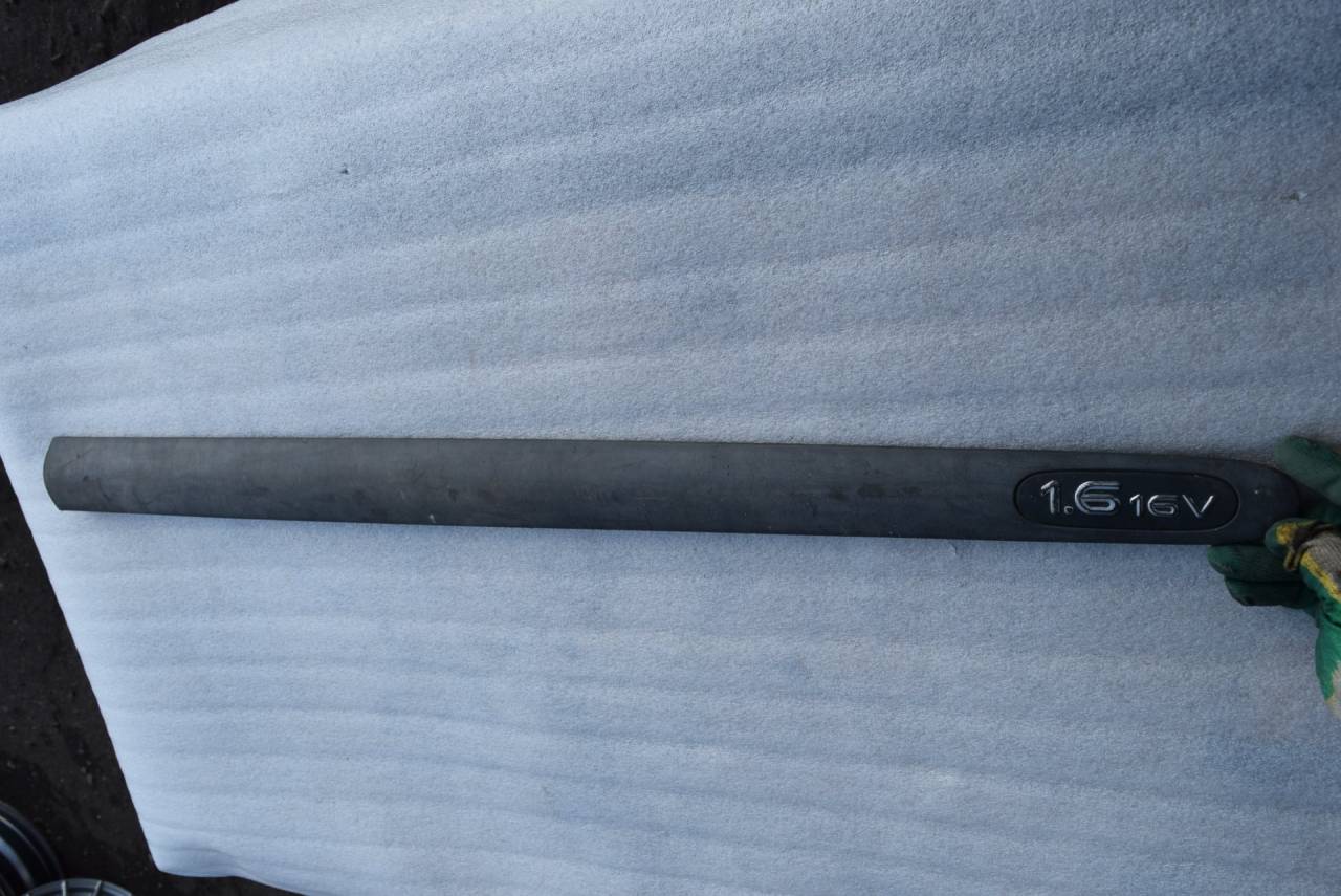 молдинг двери передней правой Renault Megane 1 поколение 1996, 1.6 л., K7M 720, бензин, 7700430882 - фото №1