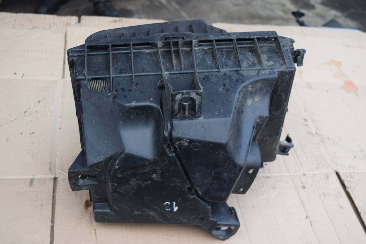 корпус воздушного фильтра Volvo V70 2 поколение 2003, 2.4 л., Ti, B 5244 T3, бензин, МКПП, универсал, передний привод, 8649673 - фото №1