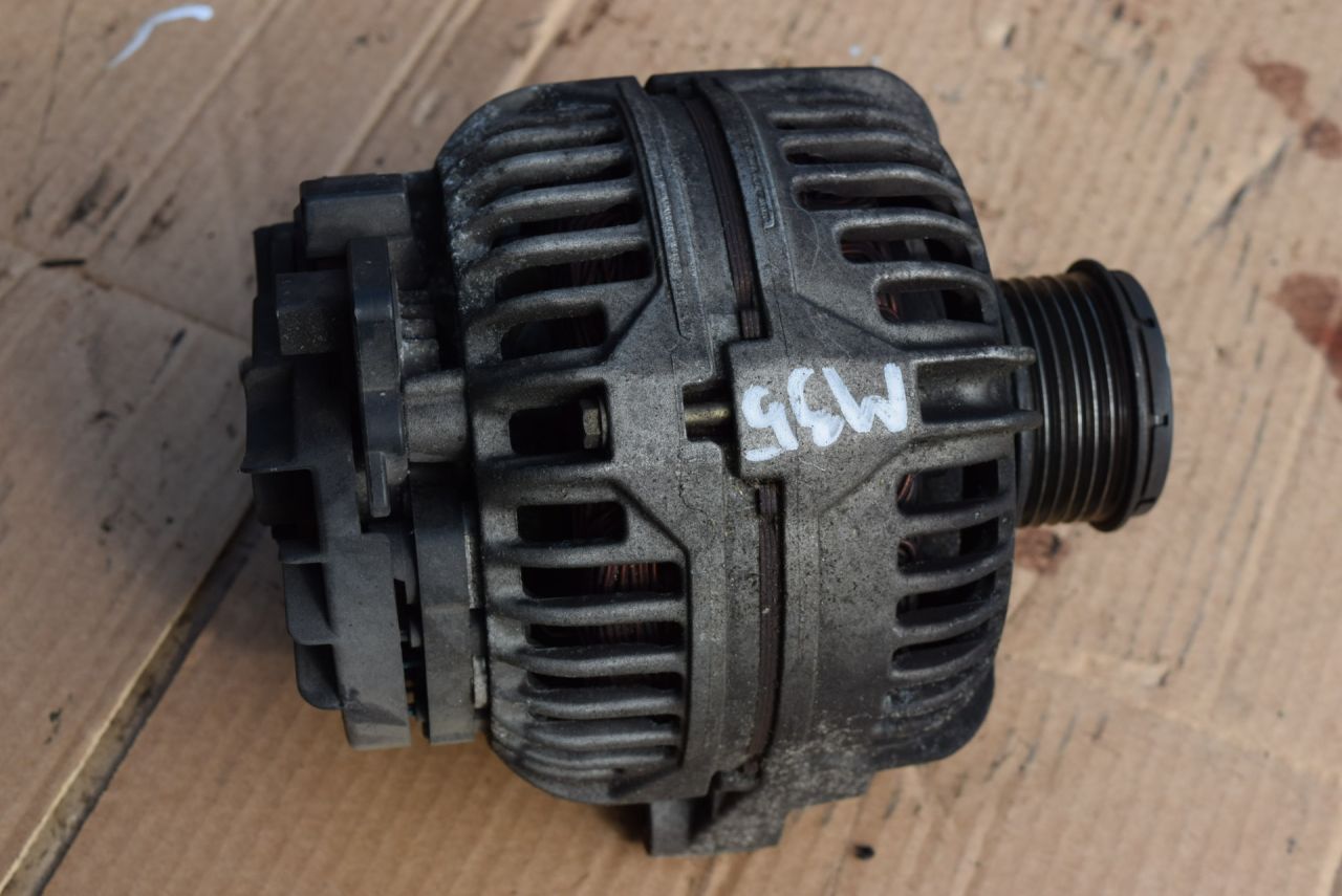 генератор Volvo XC70 1 поколение 1999, 2.4 л., Ti, B 5244 T, бензин, АКПП, универсал, полный подключаемый привод, 9459077, 0124515019 - фото №1