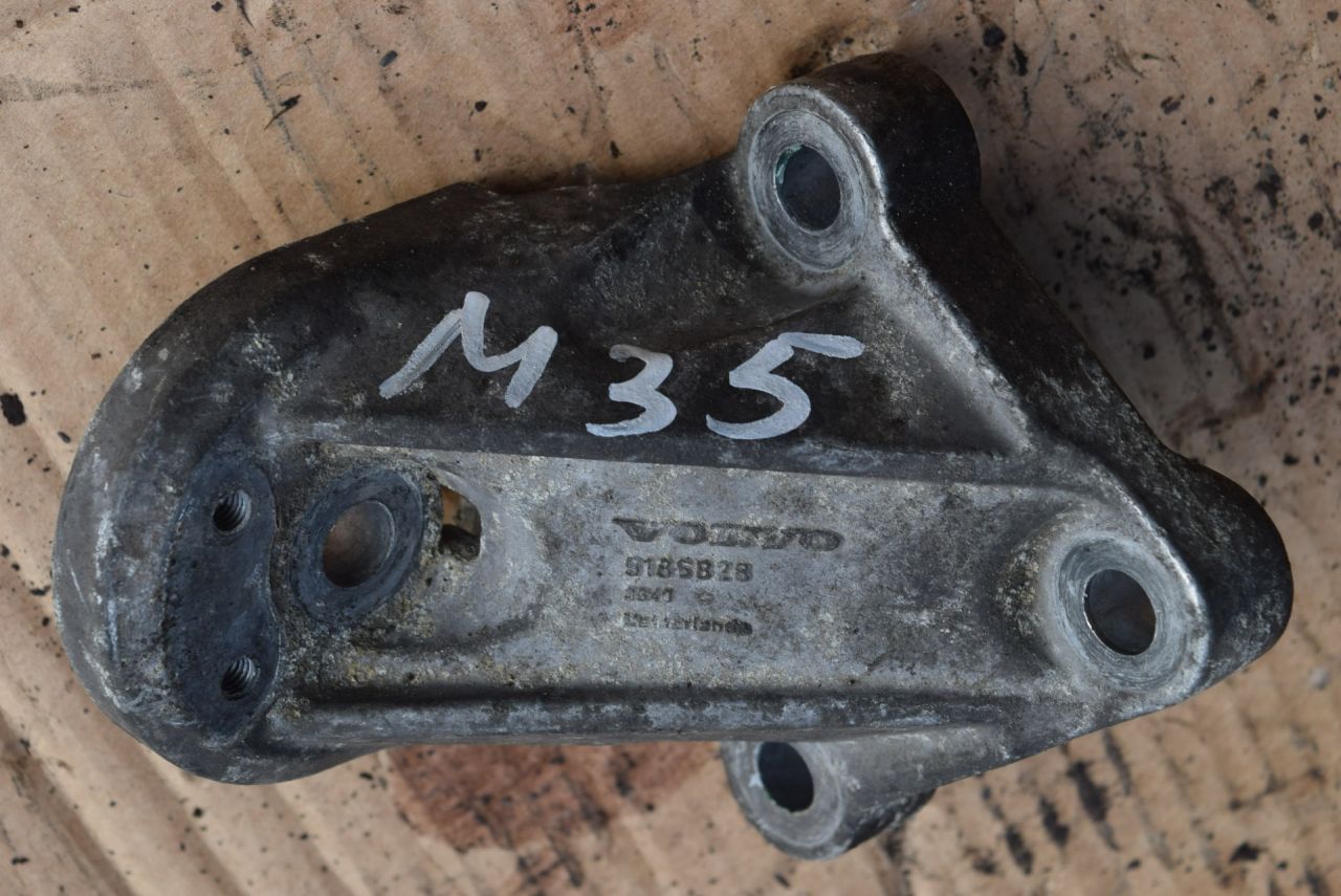 кронштейн двигателя Volvo XC70 1 поколение 1999, 2.4 л., Ti, B 5244 T, бензин, АКПП, универсал, полный подключаемый привод, 9186828 - фото №1
