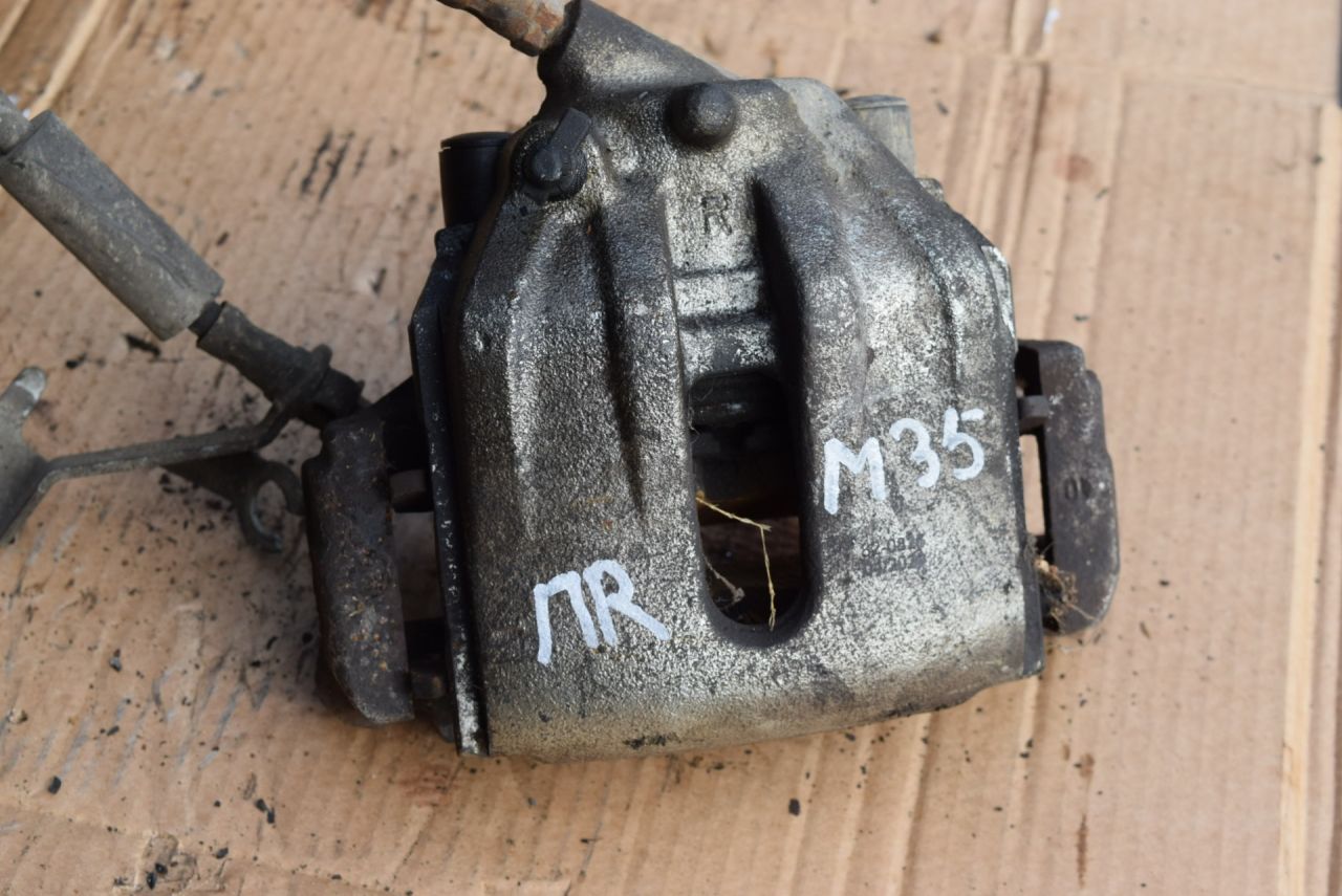 суппорт передний правый Volvo XC70 1 поколение 1999, 2.4 л., Ti, B 5244 T, бензин, АКПП, универсал, полный подключаемый привод - фото №1