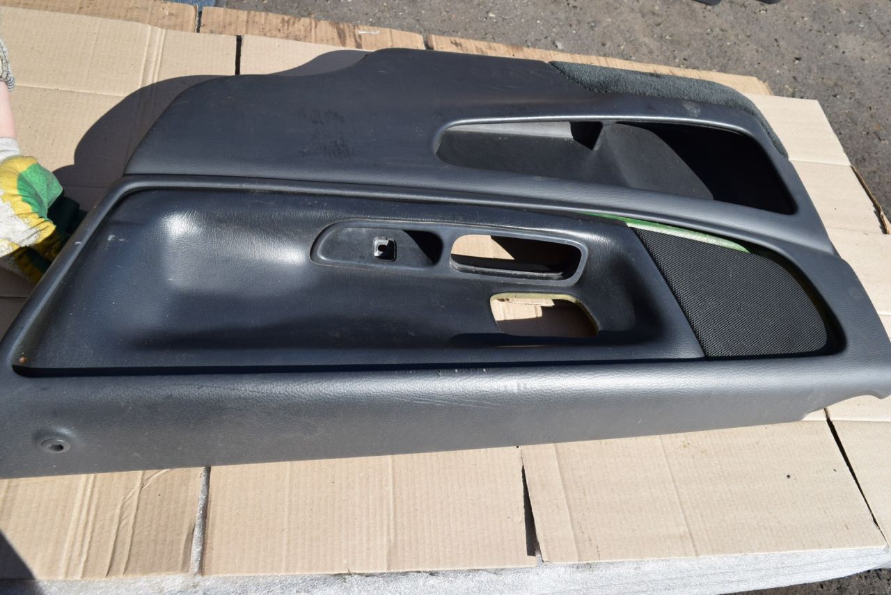 обшивка двери передняя правая Volvo XC70 1 поколение 1999, 2.4 л., Ti, B 5244 T, бензин, АКПП, универсал, полный подключаемый привод - фото №1