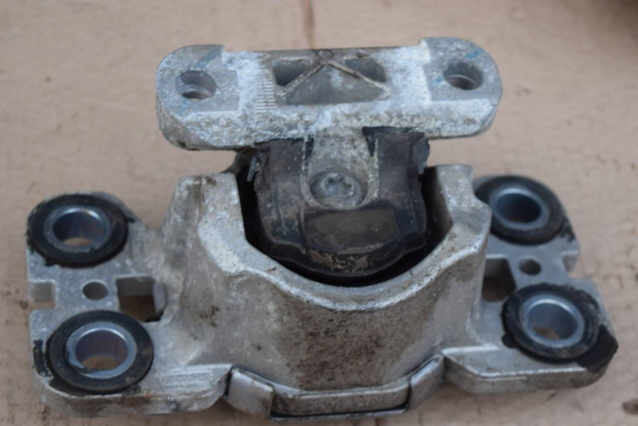 подушка крепления двигателя Volvo XC60 1 поколение 2009, 2.4 л., D5, D 5244 T10, дизель, АКПП, полный подключаемый привод, 8G9N7M121AA - фото №1