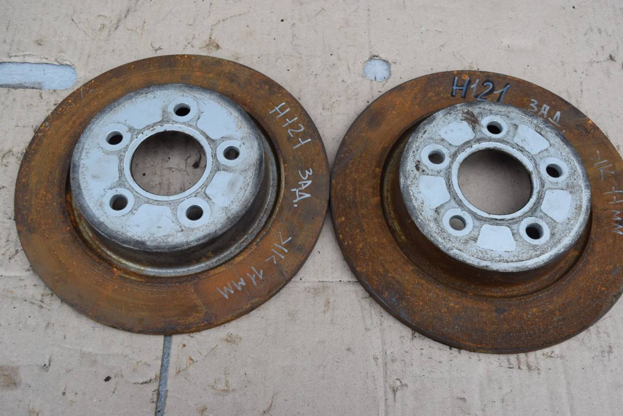 диск тормозной задний Volvo C30 1 поколение 2007, 2.5 л., Ti, бензин, МКПП, серый, хетчбэк 3 дв., передний привод, 30769113 - фото №1