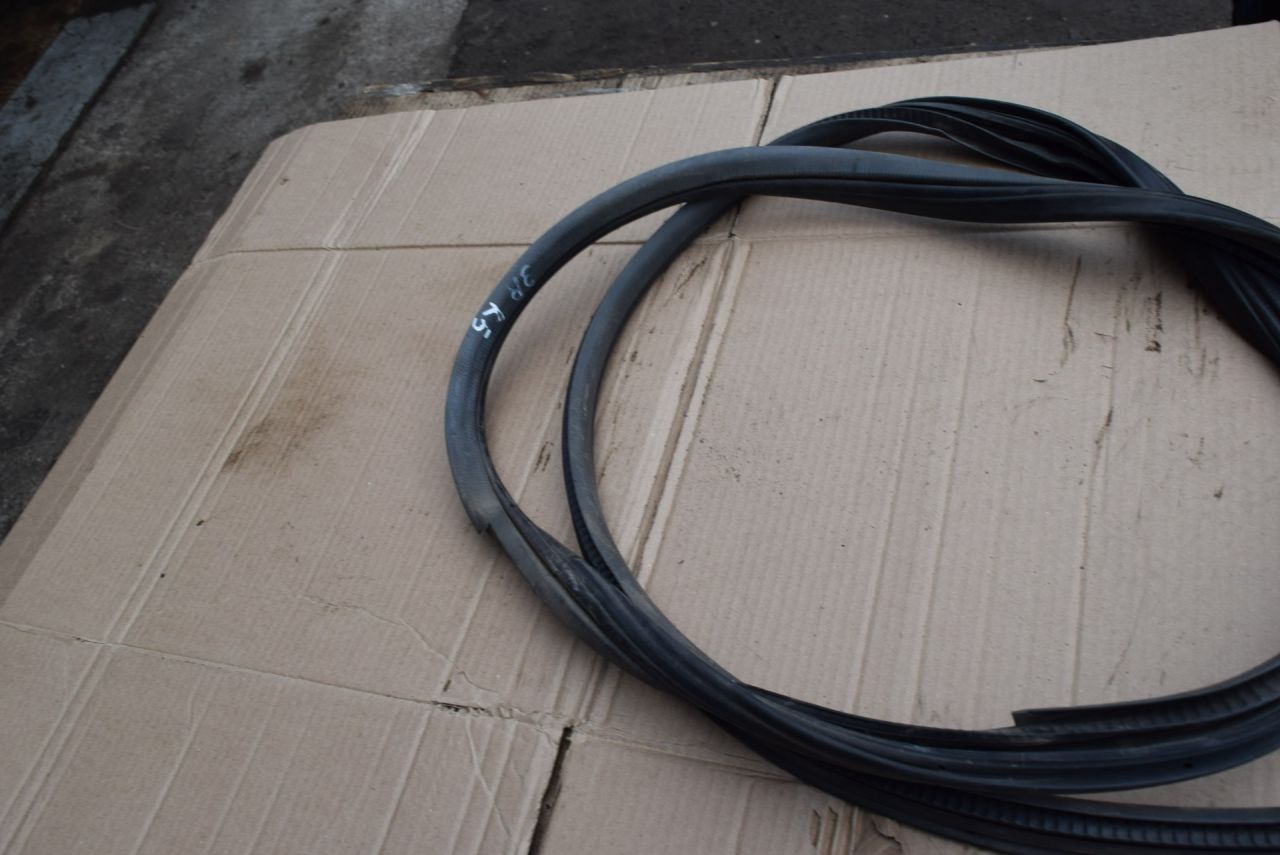 уплотнитель двери Nissan Almera Classic B10 2006, 1.6 л., i, QG16DE, бензин, МКПП, седан, передний привод - фото №1