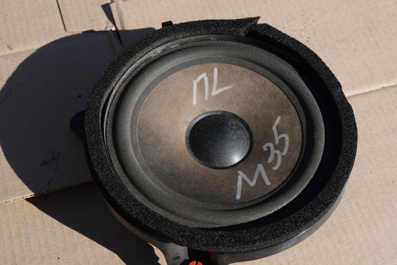 динамик двери Volvo XC70 1 поколение 1999, 2.4 л., Ti, B 5244 T, бензин, АКПП, универсал, полный подключаемый привод, 3533620 - фото №1