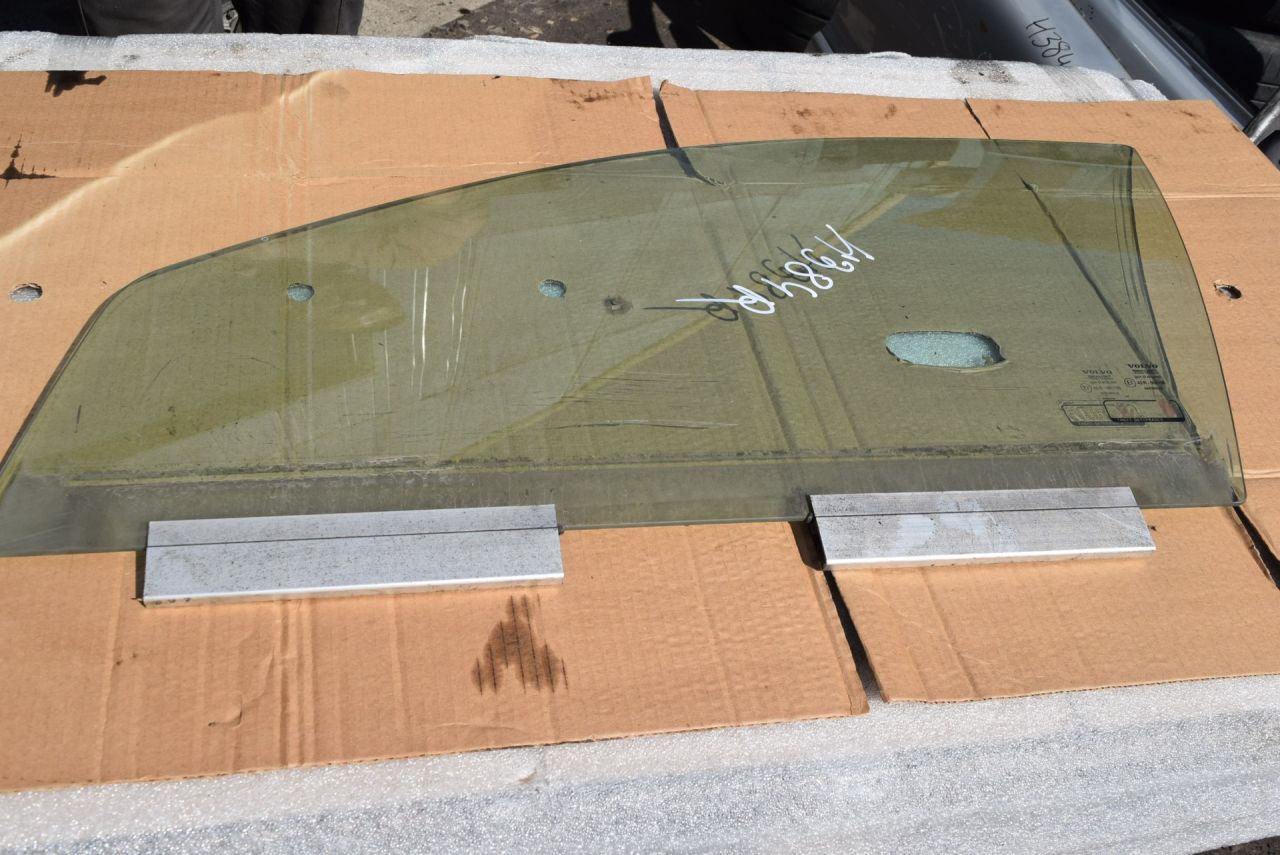 стекло двери передней левой Volvo XC70 2 поколение 2002, 2.5 л., Ti, B 5254 T2, бензин, МКПП, универсал, полный подключаемый привод - фото №1