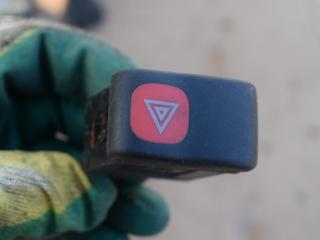 кнопка аварийной сигнализации Volkswagen Polo 3 поколение 1998, 1.4 л., бензин, 6N1953235