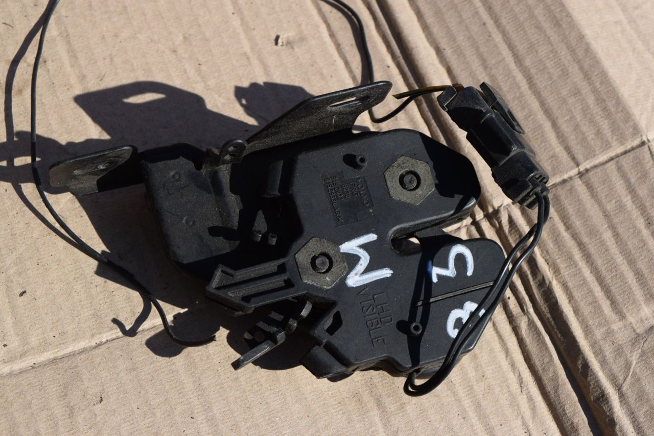 замок капота Volvo XC70 1 поколение 1999, 2.4 л., Ti, B 5244 T, бензин, АКПП, универсал, полный подключаемый привод, 9152932 - фото №1