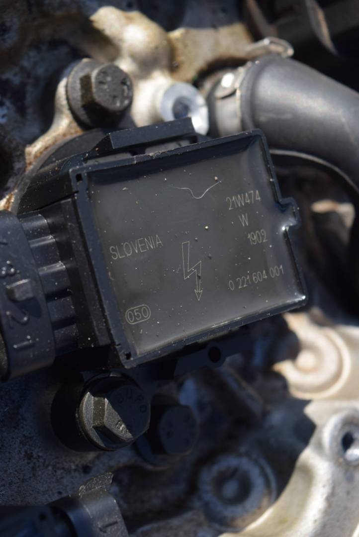 катушка зажигания Volvo V70 2 поколение 2003, 2.4 л., Ti, B 5244 T3, бензин, МКПП, универсал, передний привод, 0221604001 - фото №1