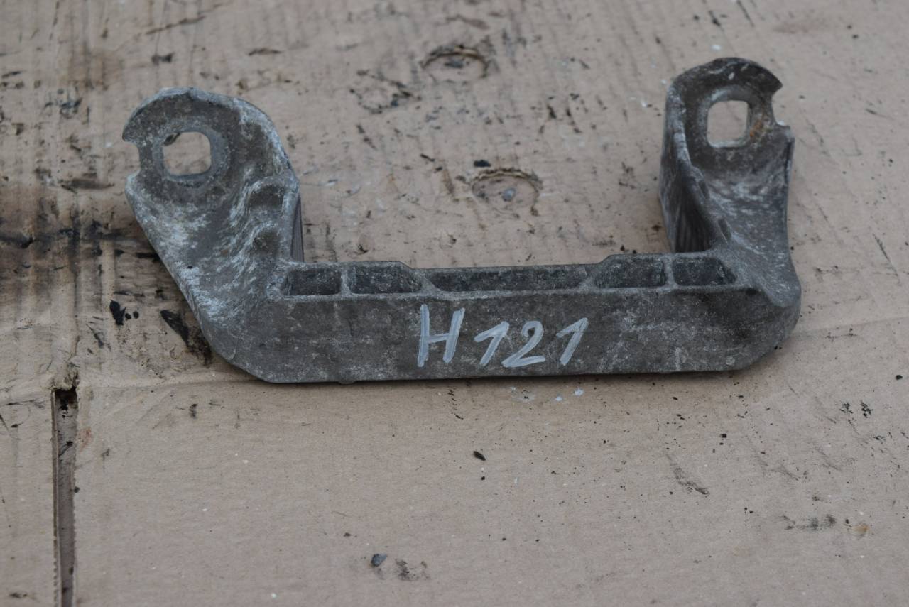 кронштейн двигателя Volvo C30 1 поколение 2007, 2.5 л., Ti, бензин, МКПП, серый, хетчбэк 3 дв., передний привод, 3M516037A - фото №1