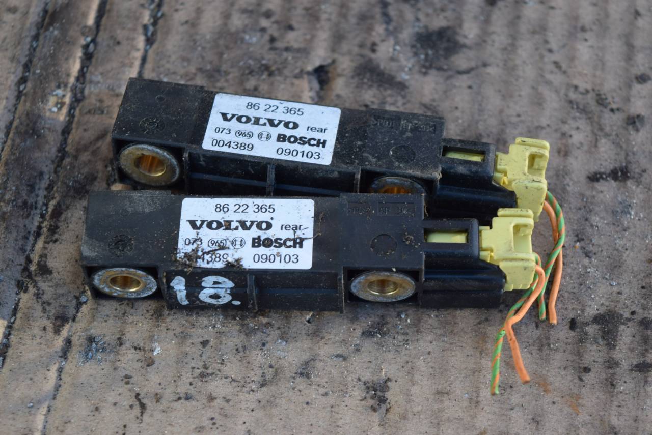 датчик удара Volvo V70 2 поколение 2003, 2.4 л., Ti, B 5244 T3, бензин, МКПП, универсал, передний привод, 8622365 - фото №1