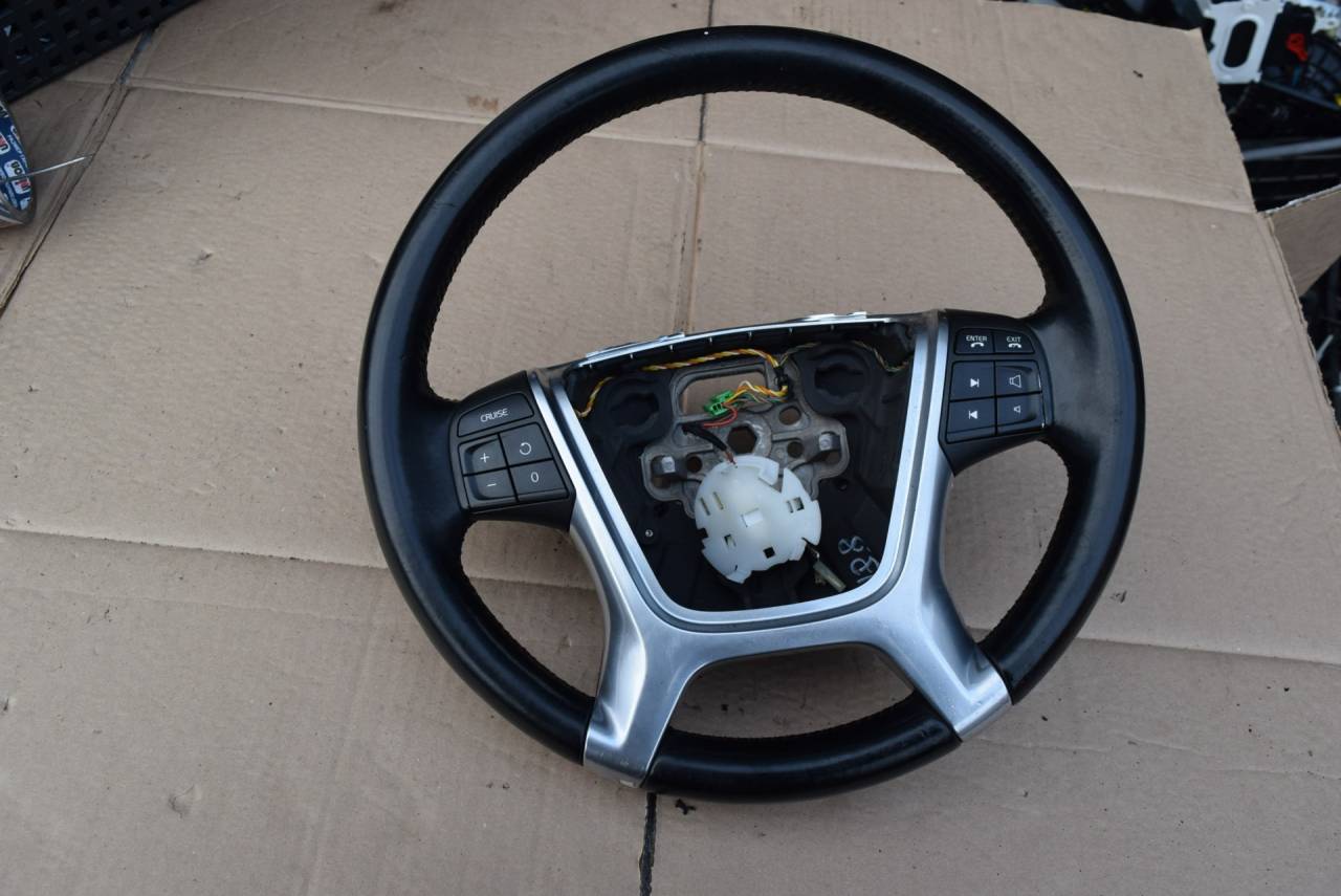 руль Volvo XC60 1 поколение 2009, 2.4 л., D5, D 5244 T10, дизель, АКПП, полный подключаемый привод - фото №1