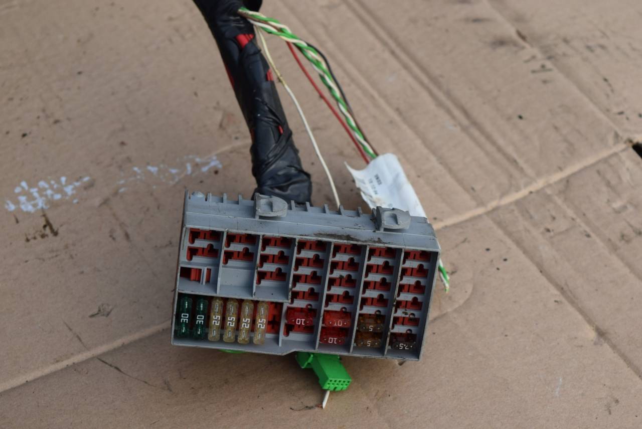 блок предохранителей Volvo XC90 1 поколение 2005, 2.5 л., Ti, B 5254 T2, бензин, АКПП, полный подключаемый привод - фото №1