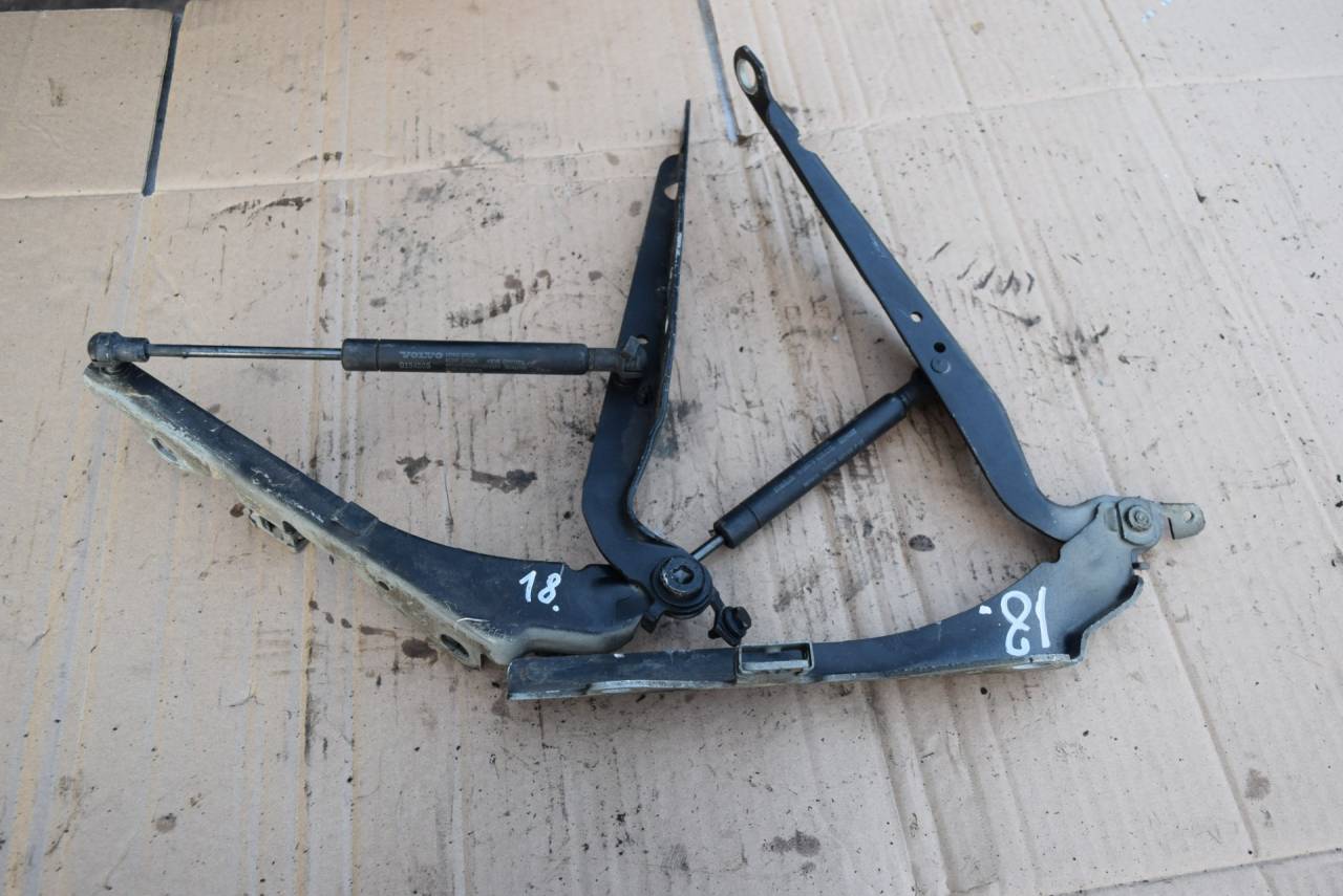 петля капота Volvo V70 2 поколение 2003, 2.4 л., Ti, B 5244 T3, бензин, МКПП, универсал, передний привод, 9154605 - фото №1