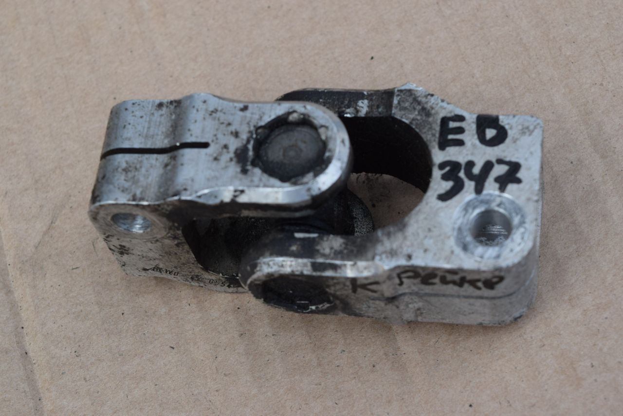 рулевой карданчик Volvo XC90 1 поколение 2003, 2.4 л., D 5244 T, дизель, АКПП, 8650236 - фото №1