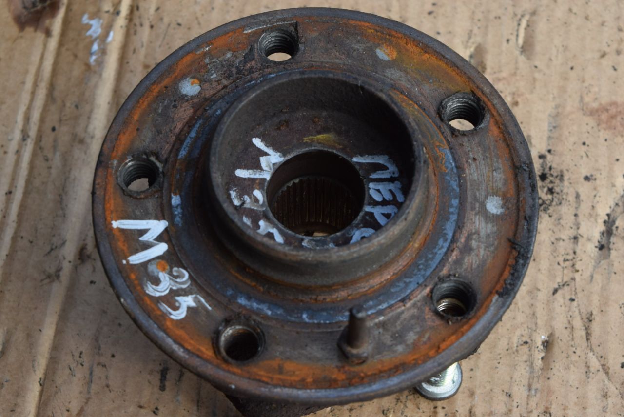 ступица передняя Volvo XC70 1 поколение 1999, 2.4 л., Ti, B 5244 T, бензин, АКПП, универсал, полный подключаемый привод - фото №1