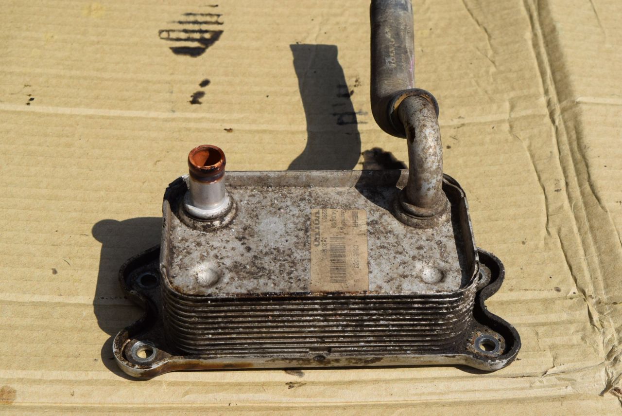 радиатор масляный Volvo XC90 1 поколение 2005, 2.5 л., B 5254 T2, бензин, АКПП, 31201910 - фото №1