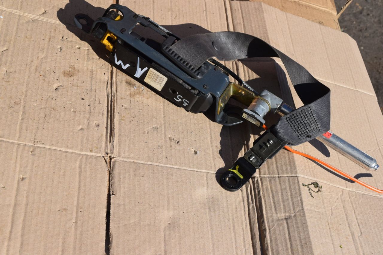 ремень безопасности Volvo XC70 1 поколение 1999, 2.4 л., Ti, B 5244 T, бензин, АКПП, универсал, полный подключаемый привод, 9206500 - фото №1