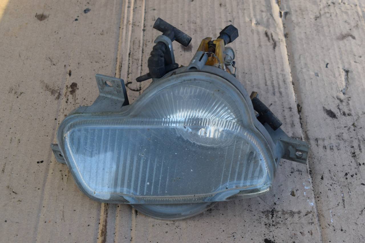 фара противотуманная правая Volvo V70 2 поколение 2003, 2.4 л., Ti, B 5244 T3, бензин, МКПП, универсал, передний привод, 8620229 - фото №1