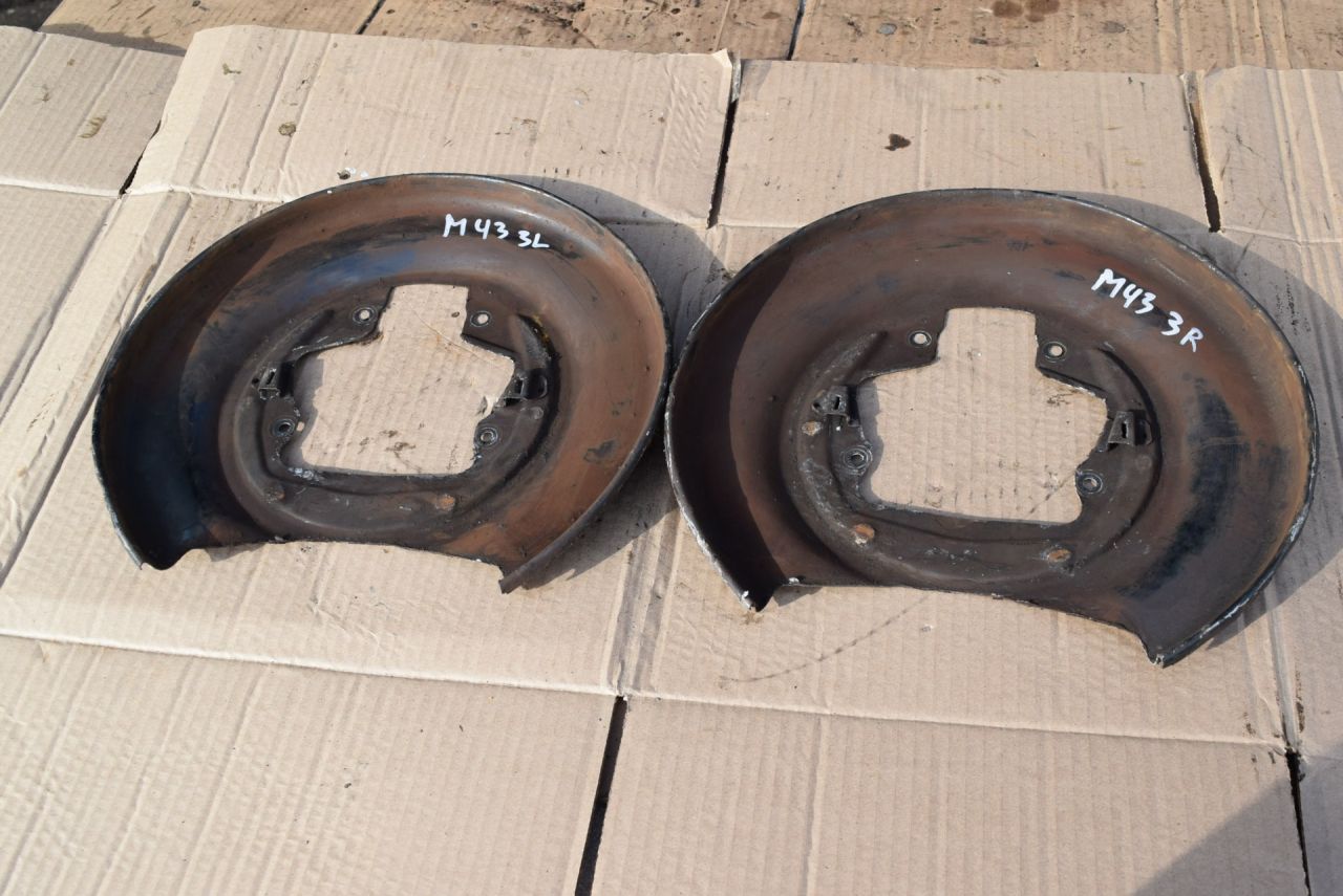 защитный кожух тормозного механизма Volvo XC70 2 поколение 2002, 2.4 л., Ti, B 5244 T3, бензин, АКПП, универсал, полный подключаемый привод, 126984, P39960808 - фото №1