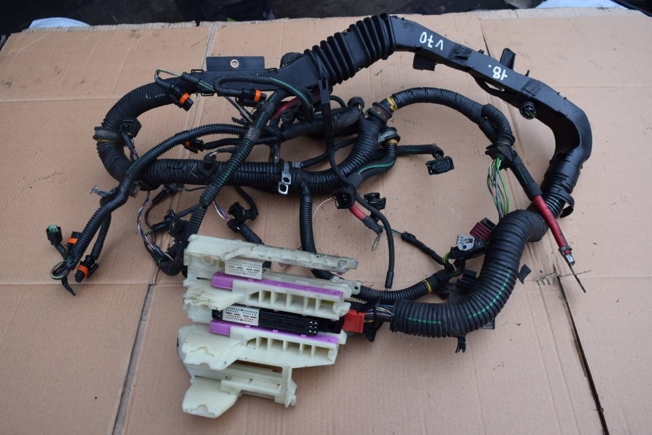 проводка двигателя Volvo V70 2 поколение 2003, 2.4 л., Ti, B 5244 T3, бензин, МКПП, универсал, передний привод - фото №1