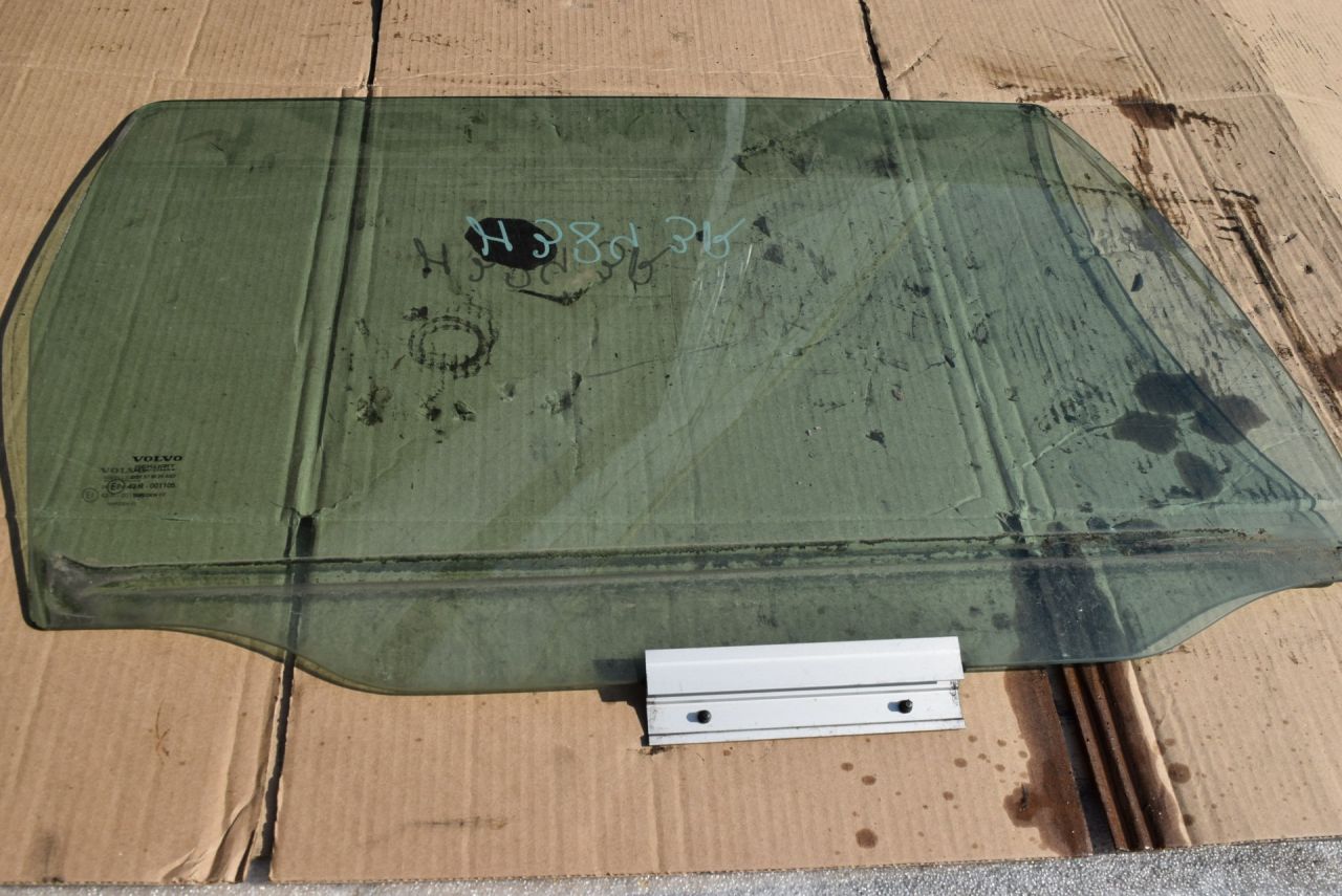 стекло двери задней правой Volvo XC70 2 поколение 2002, 2.5 л., Ti, B 5254 T2, бензин, МКПП, универсал, полный подключаемый привод - фото №1