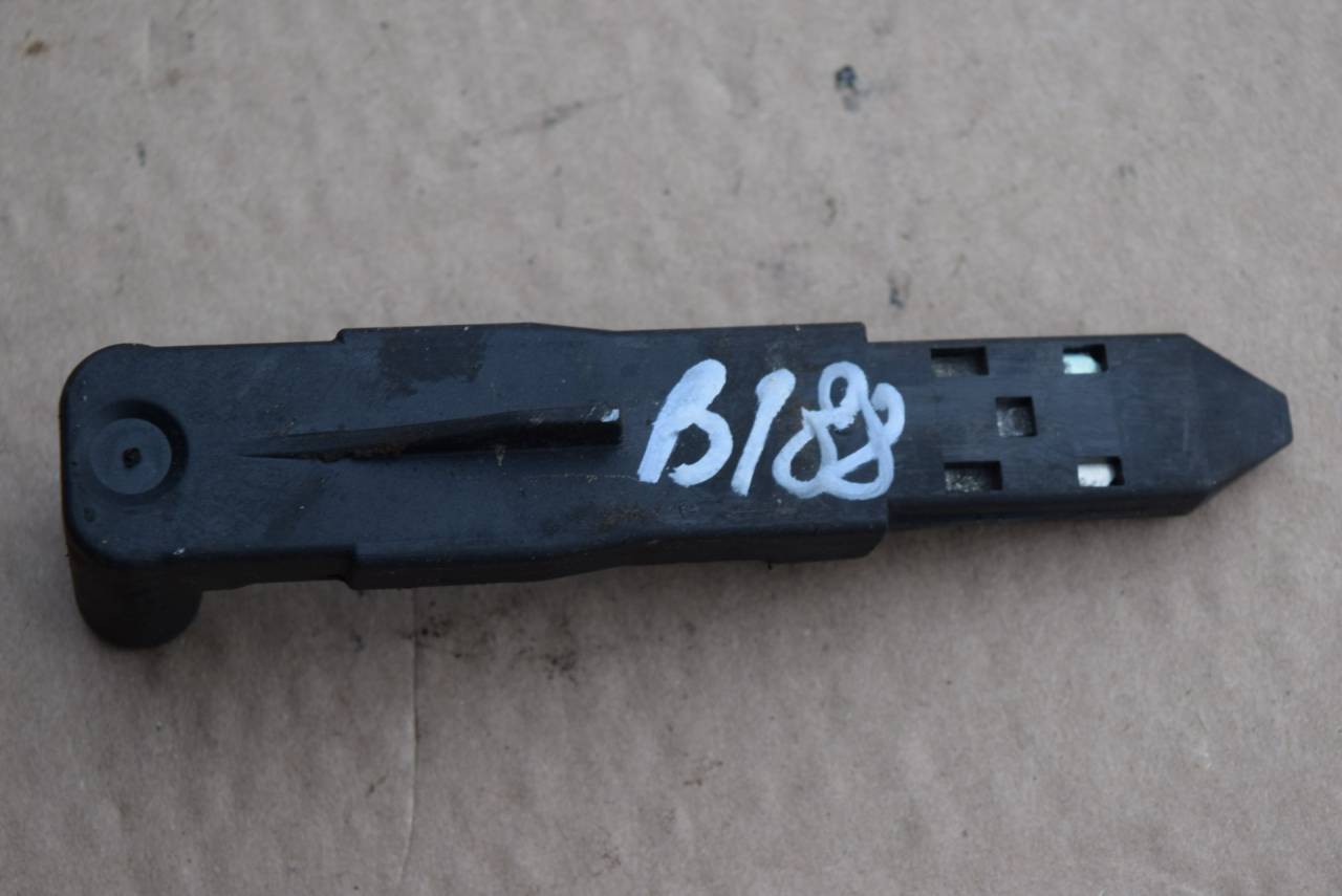 крепление фары левой Volvo XC60 1 поколение 2009, 2.4 л., D5, D 5244 T10, дизель, АКПП, полный подключаемый привод, 30763155 - фото №1