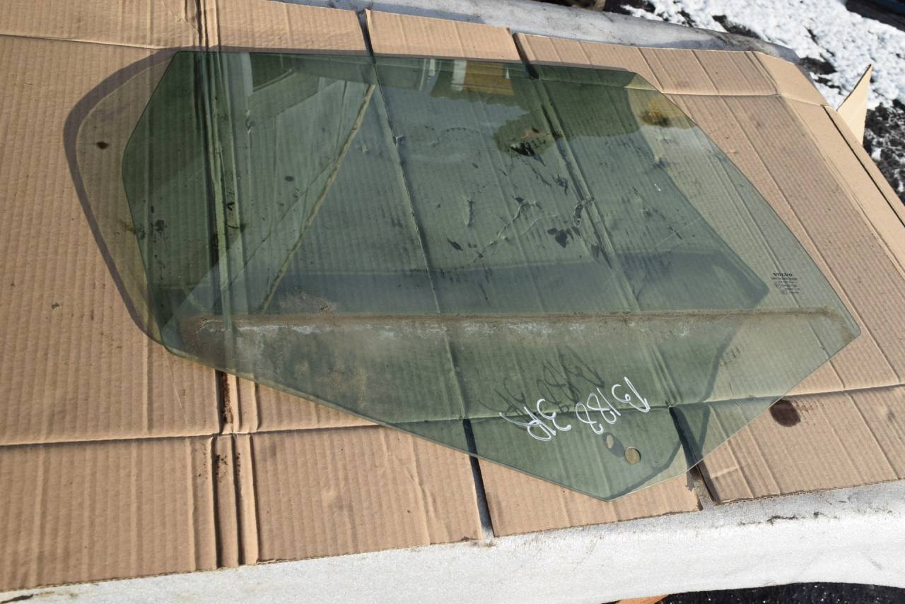 стекло двери задней правой Volvo XC60 1 поколение 2009, 2.4 л., D5, D 5244 T10, дизель, АКПП, полный подключаемый привод - фото №1