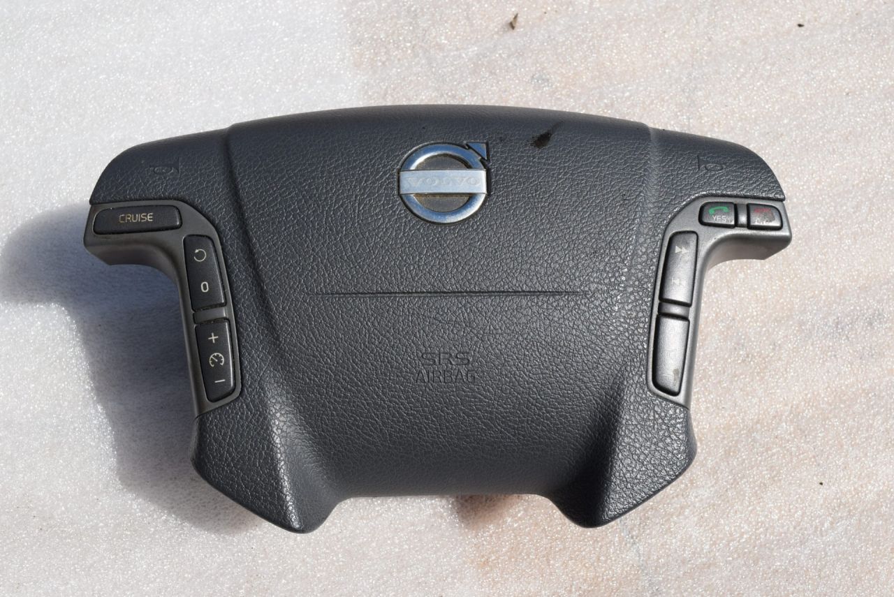 подушка безопасности водителя Volvo XC70 2 поколение 2002, 2.5 л., Ti, B 5254 T2, бензин, МКПП, универсал, полный подключаемый привод, 8684196 - фото №1