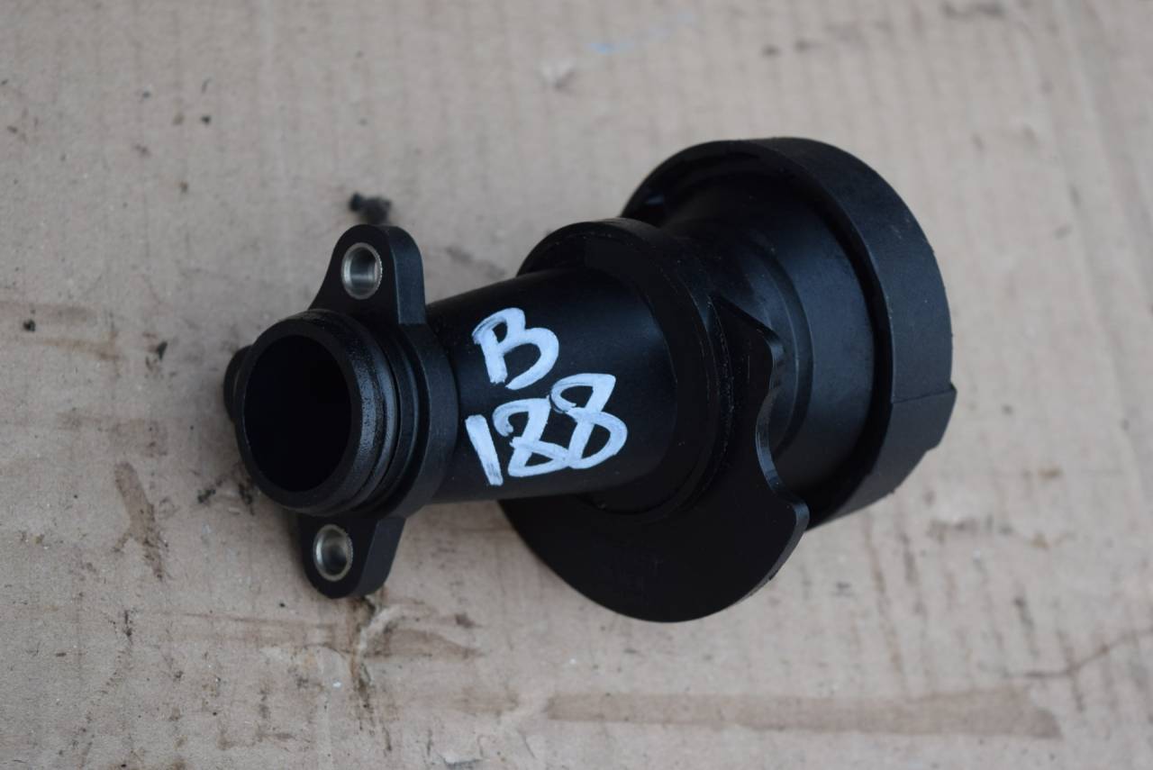 маслозаливная горловина Volvo XC60 1 поколение 2009, 2.4 л., D5, D 5244 T10, дизель, АКПП, полный подключаемый привод, 30777537 - фото №1