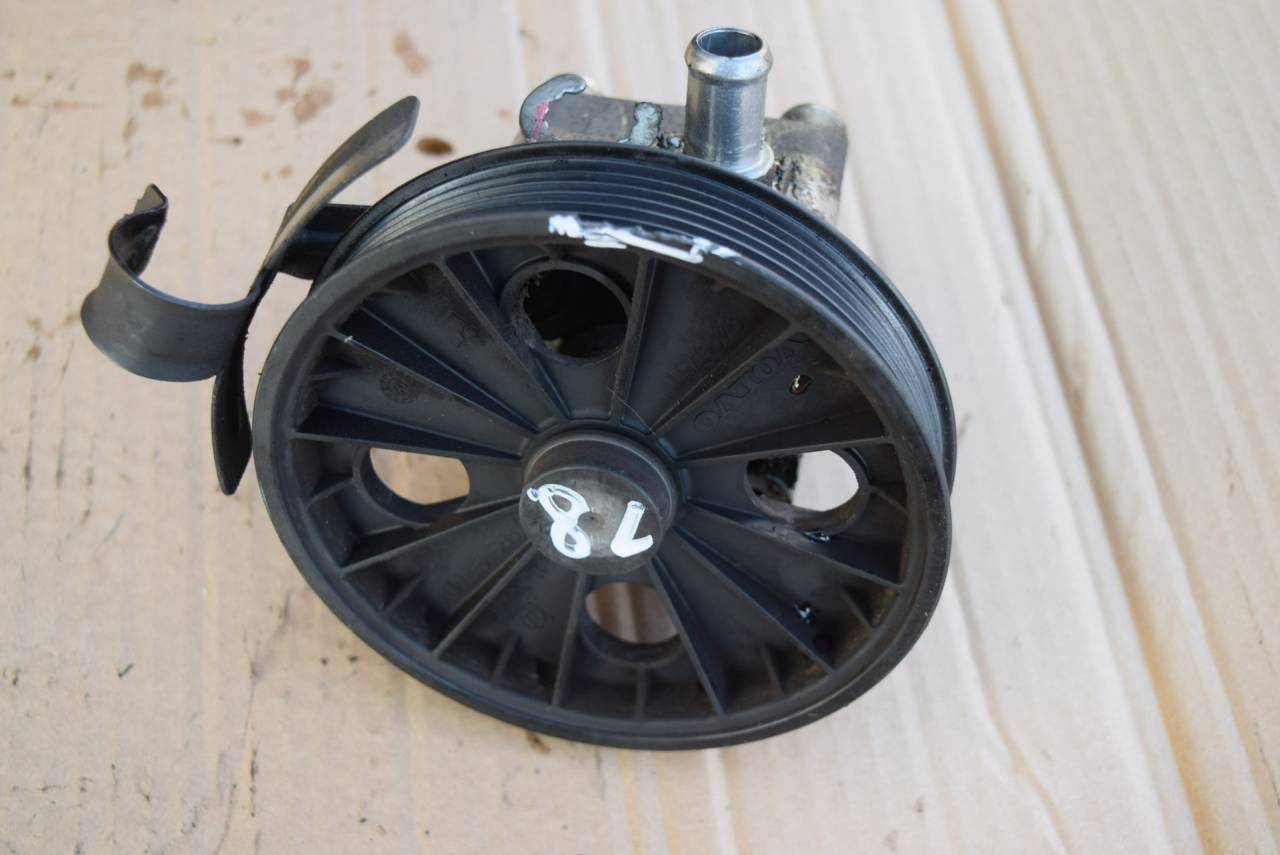 насос гидроусилителя руля Volvo V70 2 поколение 2003, 2.4 л., Ti, B 5244 T3, бензин, МКПП, универсал, передний привод, 8683377 - фото №1