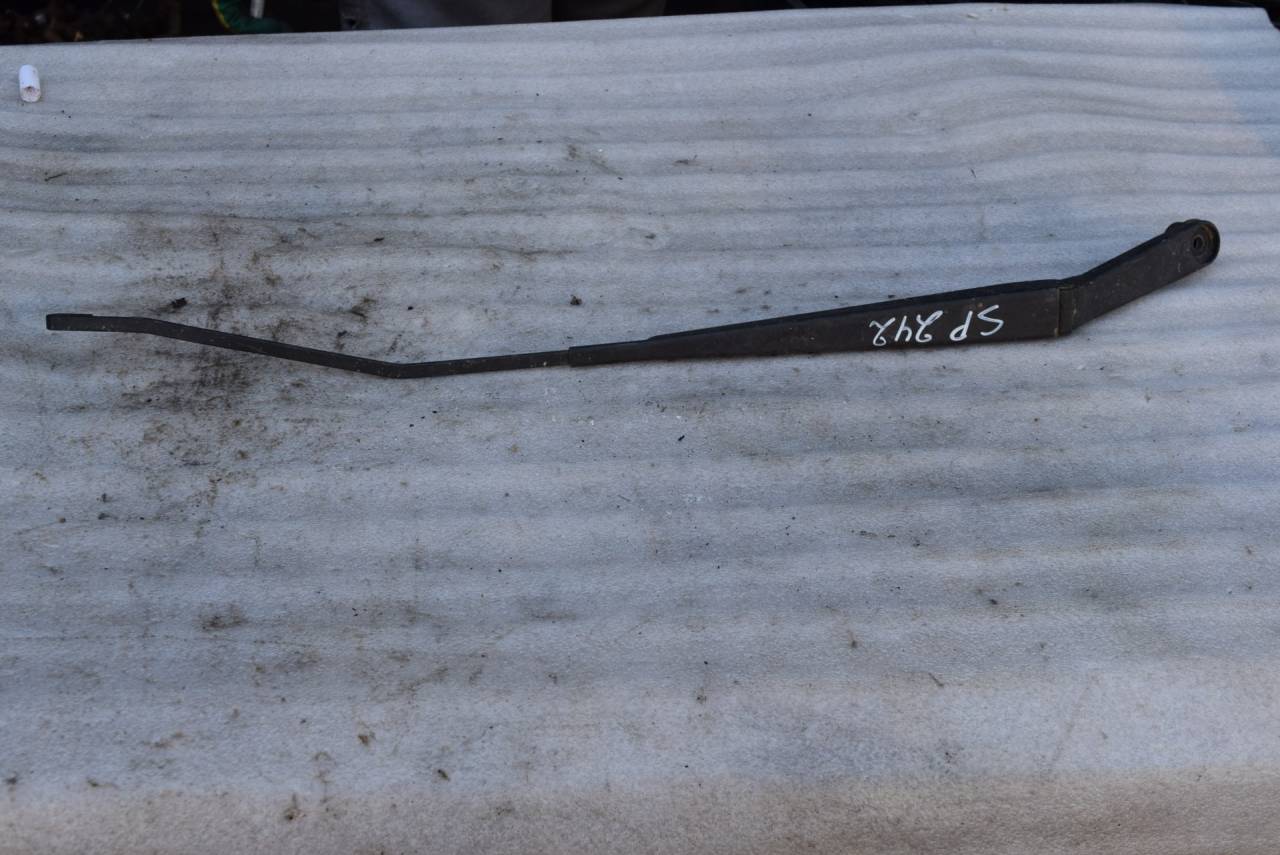 щеткодержатель (поводок стеклоочистителя, дворник) Mazda Premacy 1 поколение 2000, 2.0 л., дизель, J54A1398 - фото №1