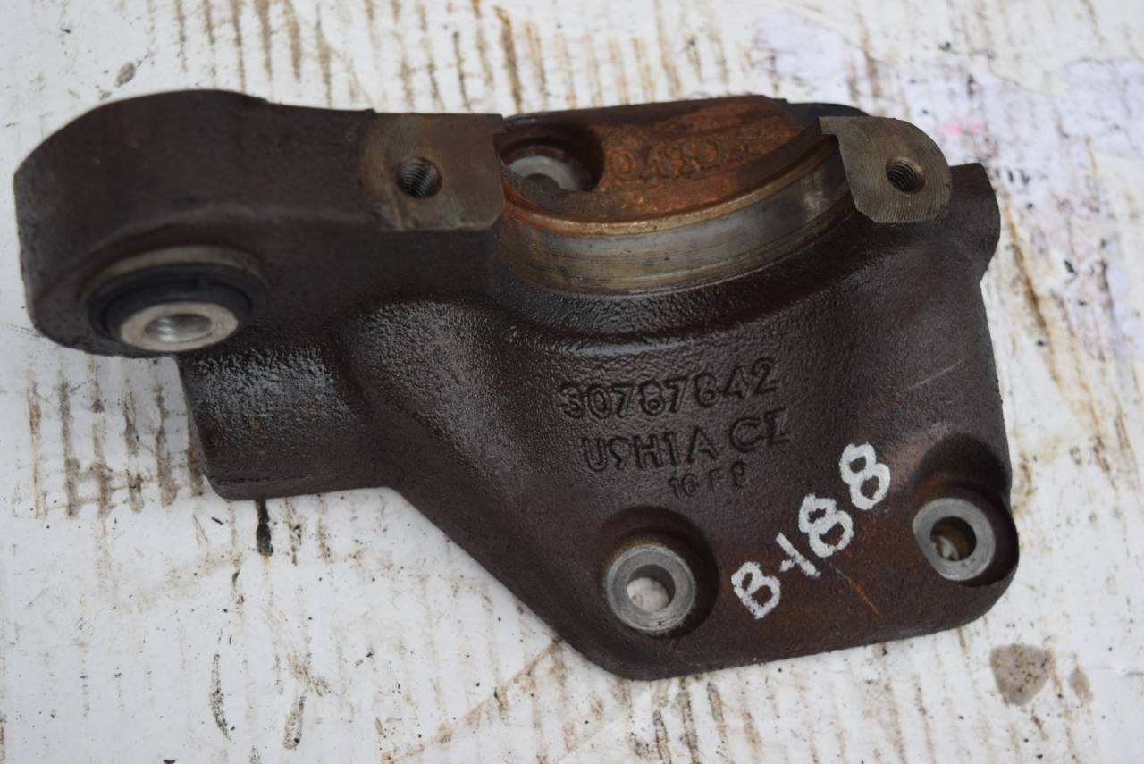 кронштейн полуоси Volvo XC60 1 поколение 2009, 2.4 л., D5, D 5244 T10, дизель, АКПП, полный подключаемый привод, 30787842 - фото №1