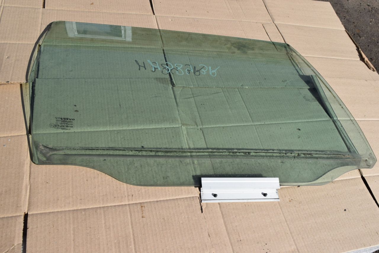 стекло двери задней правой Volvo XC70 2 поколение 2002, 2.5 л., Ti, B 5254 T2, бензин, МКПП, универсал, полный подключаемый привод - фото №1