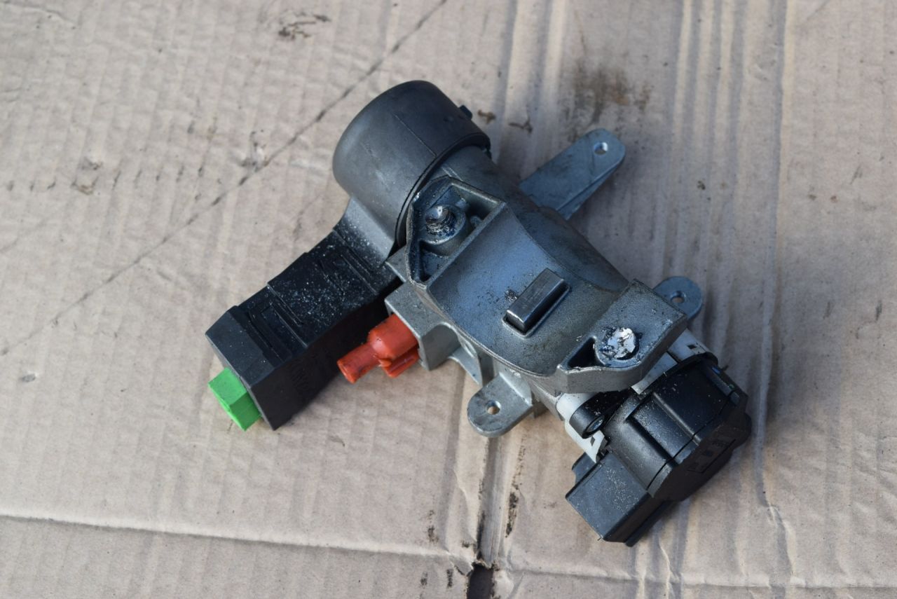 замок зажигания Volvo XC90 1 поколение 2003, 2.4 л., D 5244 T, дизель, АКПП, 8645228 - фото №1