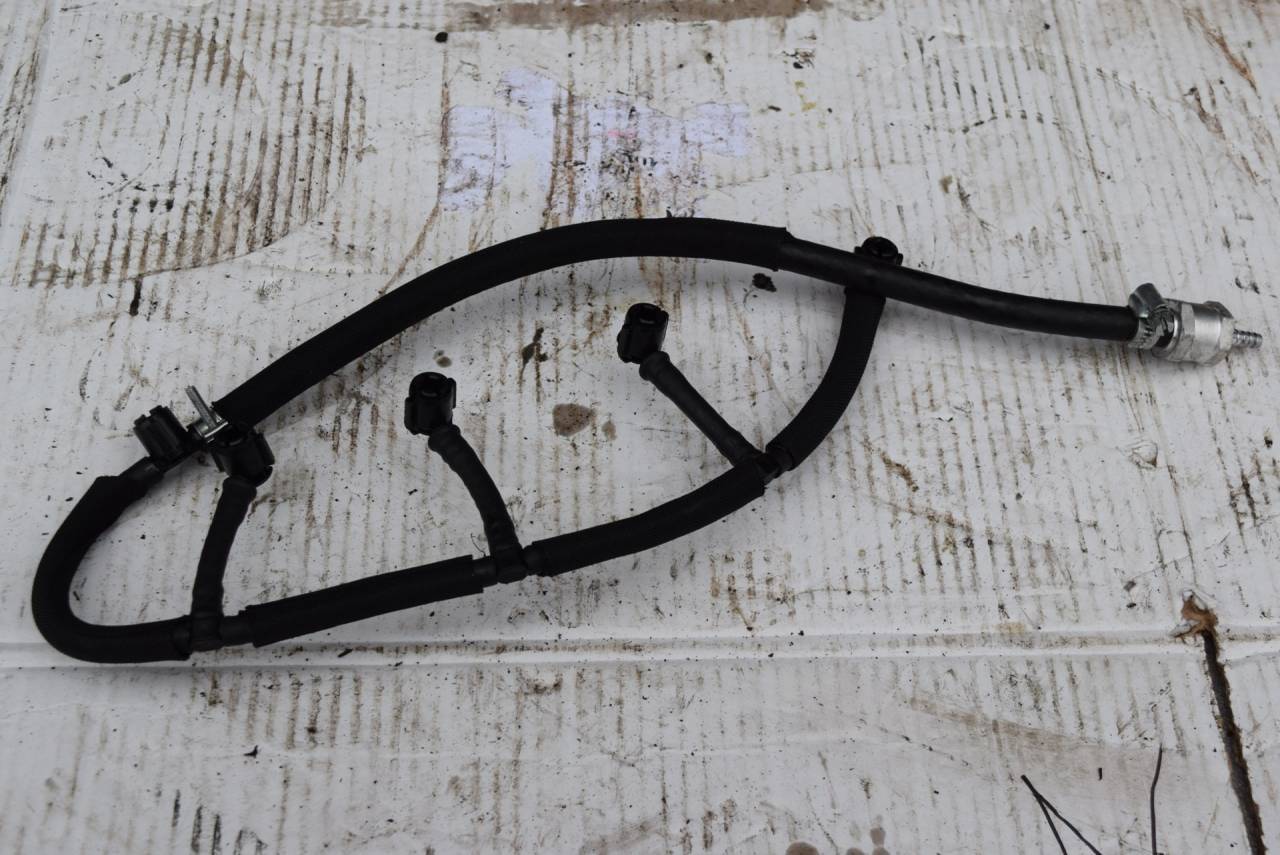 трубка обратки форсунок Volvo XC60 1 поколение 2009, 2.4 л., D5, D 5244 T10, дизель, АКПП, полный подключаемый привод, 31303869 - фото №1