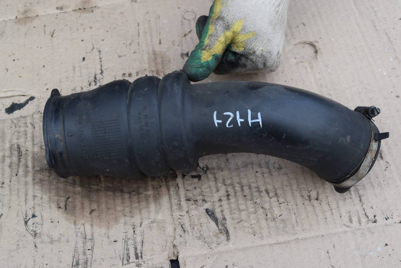 патрубок интеркулера Volvo C30 1 поколение 2007, 2.5 л., Ti, бензин, МКПП, серый, хетчбэк 3 дв., передний привод, 08692401 - фото №1