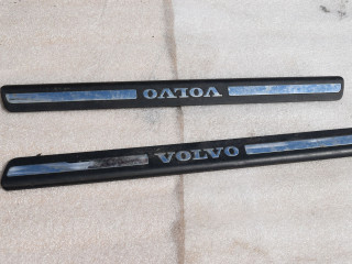 накладка на порог внутренняя Volvo XC70 2 поколение 2002, 2.5 л., Ti, B 5254 T2, бензин, МКПП, универсал, полный подключаемый привод, 8659960