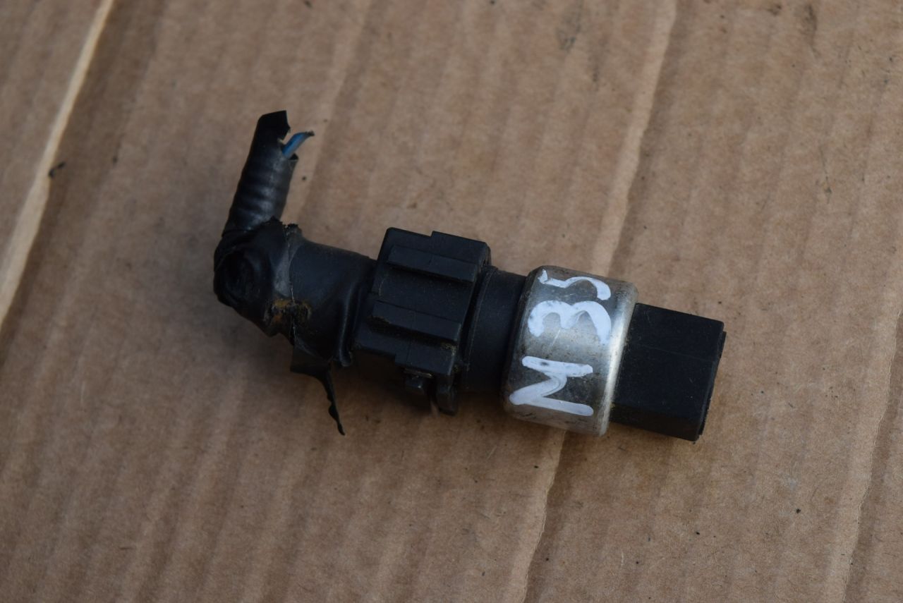 датчик кондиционера Volvo XC70 1 поколение 1999, 2.4 л., Ti, B 5244 T, бензин, АКПП, универсал, полный подключаемый привод, 9171700 - фото №1