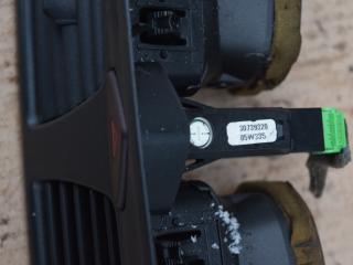 кнопка аварийной сигнализации Volvo XC70 2 поколение [рестайлинг] 2006, 2.4 л., D5, D 5244 T, дизель, АКПП, универсал, полный подключаемый привод, 30739320