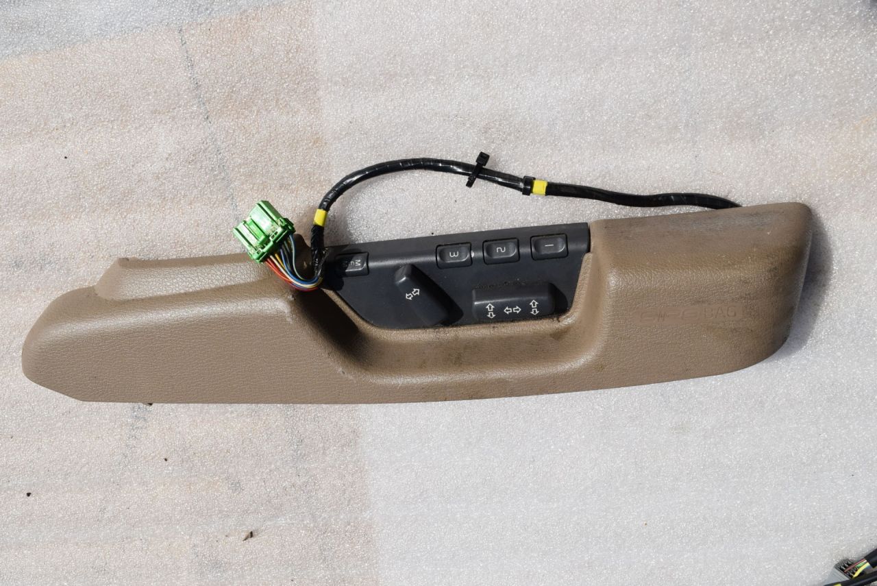 накладка на сиденье Volvo XC70 2 поколение 2002, 2.5 л., Ti, B 5254 T2, бензин, МКПП, универсал, полный подключаемый привод, 9174420 - фото №1