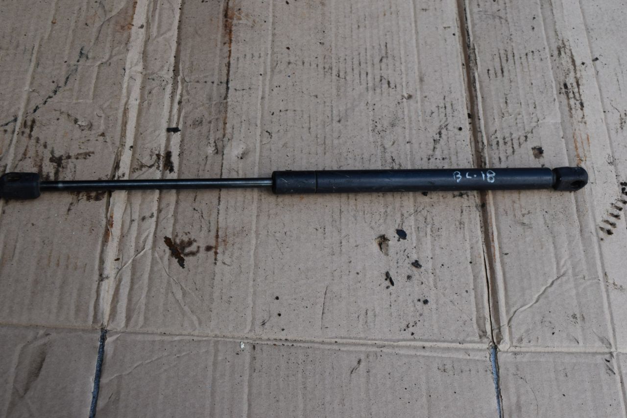 амортизатор крышки багажника (3-5 двери) Hyundai Santa Fe 1 поколение (SM) 2003, 2.0 л., D4EA, дизель, МКПП, внедорожник 5 дв., 8717026010 - фото №1